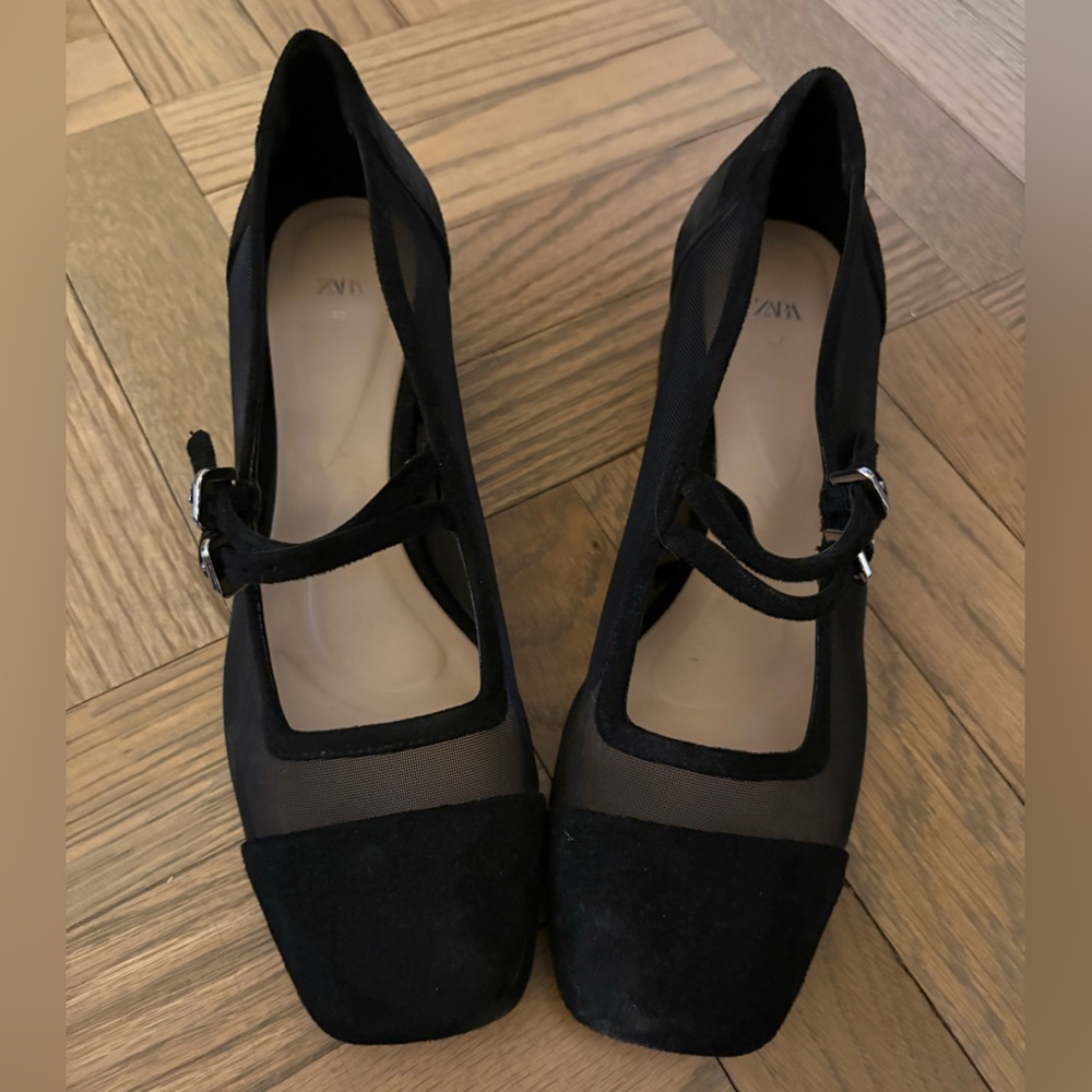 Zara Black Flats with Elastic Strap